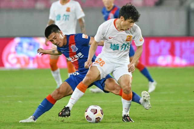 星空体育官网下载入口-蒿神回归闪耀全场难取首胜 如此后防武汉危险了？